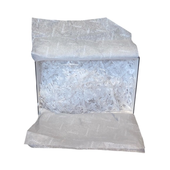 Authentic CHANEL White/Black Small Gift Box & Envelope - Picture 2 of 8